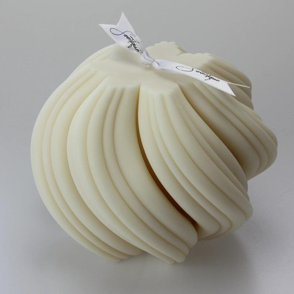Stella XL grote gedraaide designkaars van sojawas – Serentique