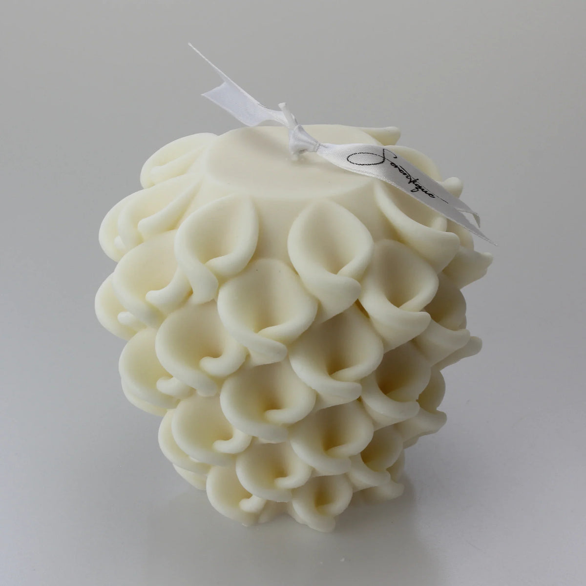 Vivian L grote designkaars met krullen van koolzaadwas