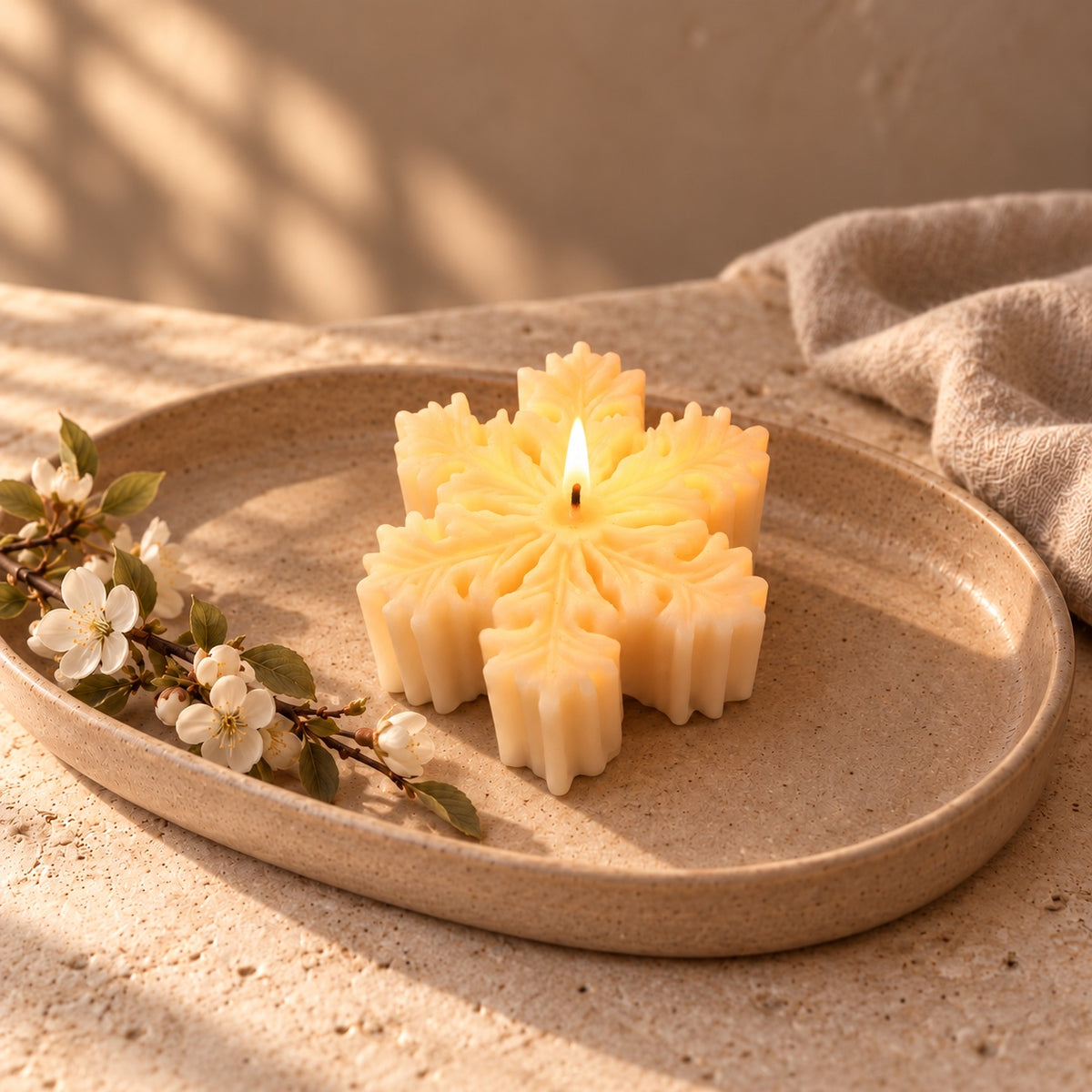 Holly sneeuwvlokkaarsje brandend – 7th Candle